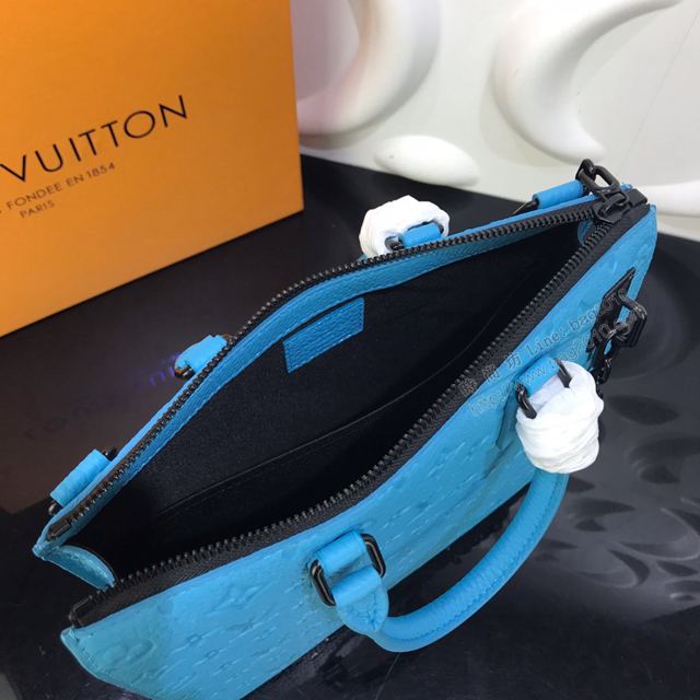 LV包 LV男包 M44476淺藍色牛皮 Runway bags 2020ss men’s走秀款 經典荔枝紋牛皮 LV手拎斜背包  ydh3245